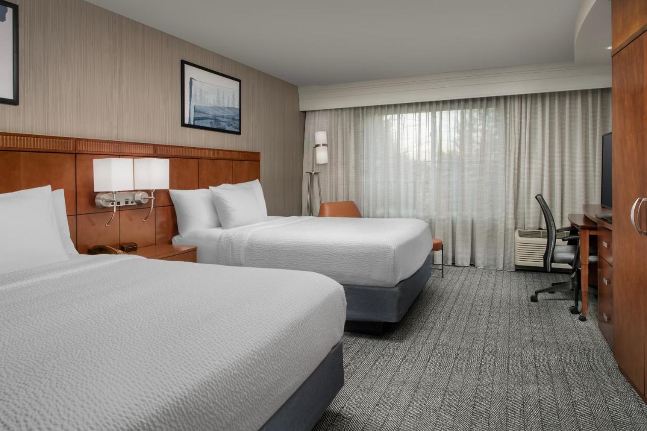 Отель Courtyard By Marriott Seattle Керкленд Экстерьер фото