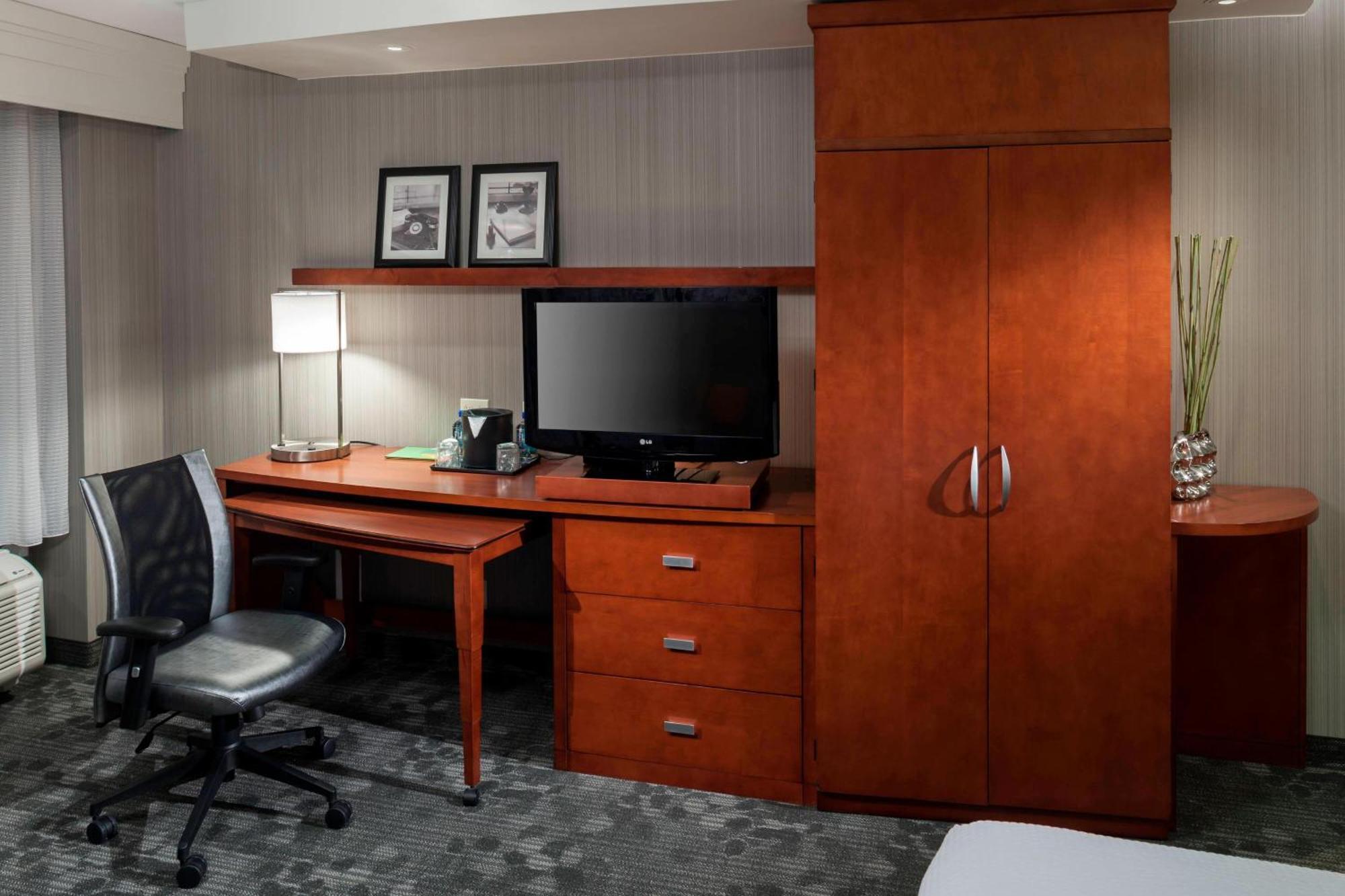 Отель Courtyard By Marriott Seattle Керкленд Экстерьер фото